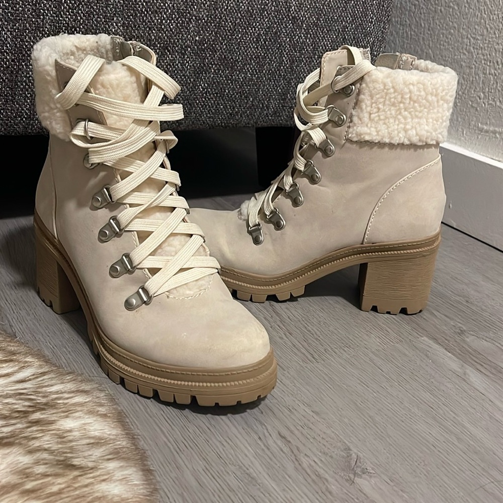 Women’s Sherpa boots